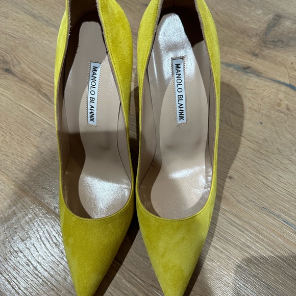 NEW Manolo Blahnik Yellow Suede BB Heels 39 - Picture 6 of 8